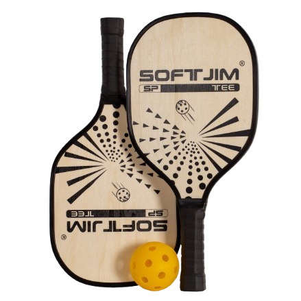 Palas de pickleball de madera con una pelota amarilla.